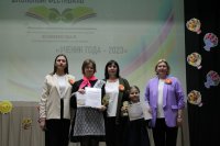 1. Победители в номинации Ученик года - 2023 Шмакова Ксения и Логинова Яна
